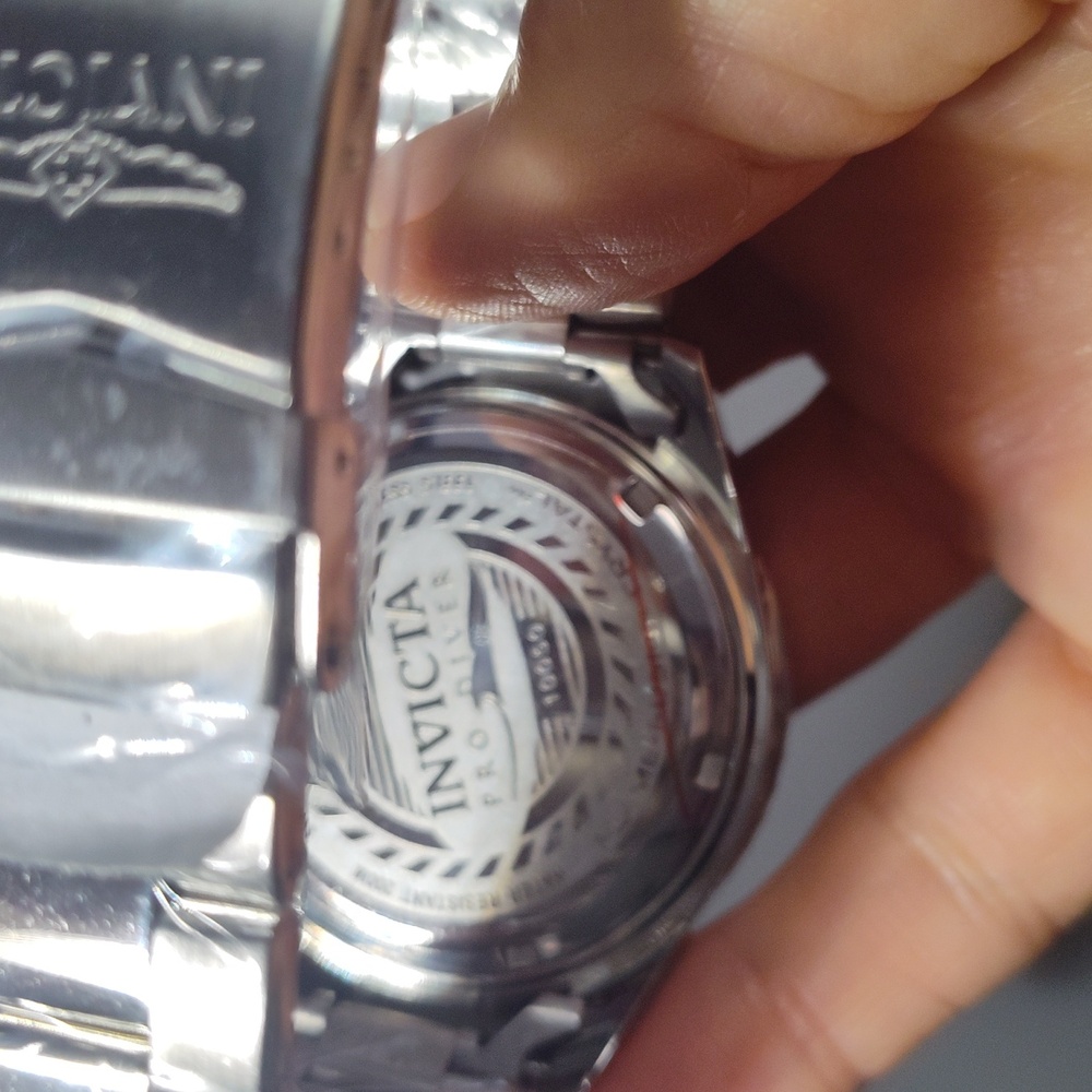 Invicta Black and Silver Pro Diver Watch - Picture 5 of 6